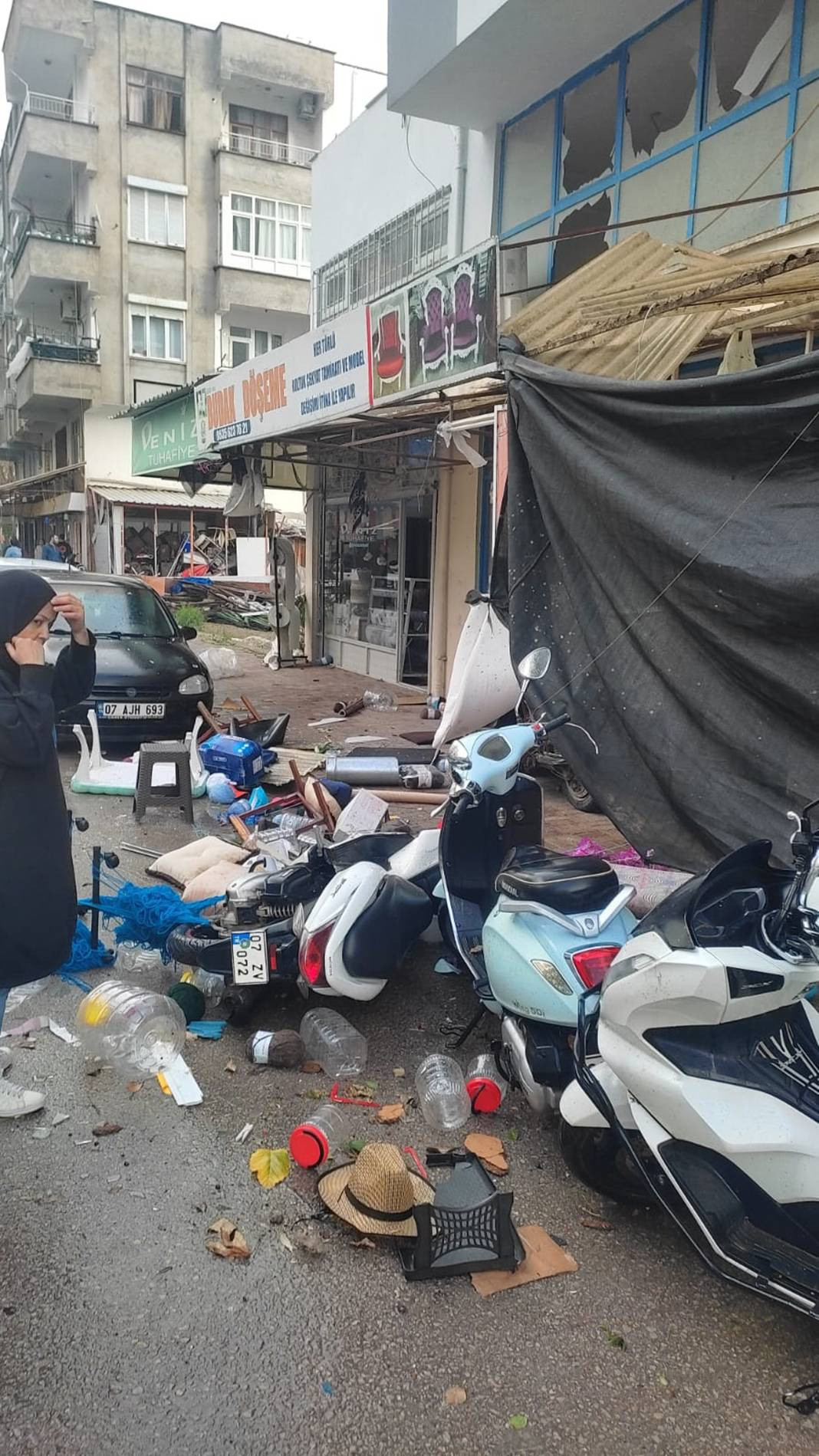 Seralar hayalet gibi uçtu! Pencereden bakan Antalyalılar gözlerine inanamadı - Resim: 49